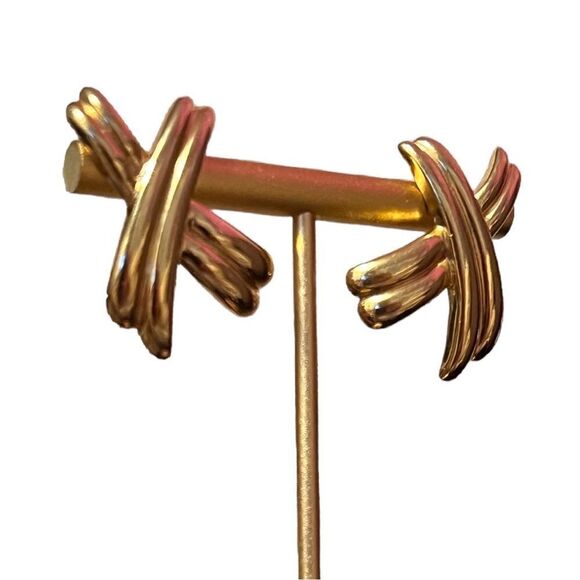 Vintage Gold Tone Cross Style Earrings - Picture 2 of 4